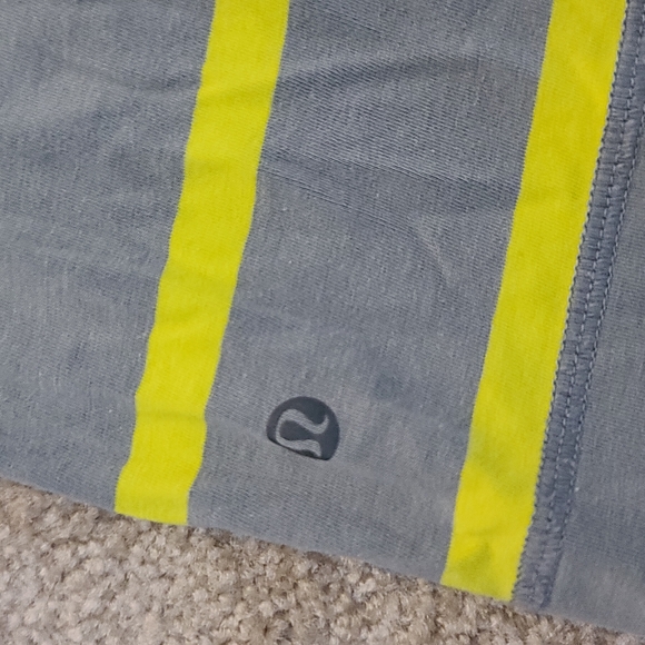 Lululemon mens tee - Picture 4 of 4